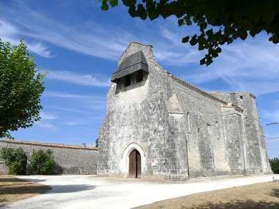 © La fontaine de Font Guinié à Archiac L'église Saint-Martin de Moings, son clocher octogonal et ses graffitis du XIIe L'église Saint-Blaise d'Allas-Champagne Le château de Meux (privé) L'église Saint-Martin de Meux L'église de St-Germain-de-Vibrac L'église Saint-Paul de St-Maigrin L'étang de St-Maigrin Le château de St-Maigrin (privé) au bord de l'étang que vous apercevrez de la route L'église Notre-Dame de l'Assomption de Brie-sous-Archiac L'église de St-Eugène sur son coteau viticole du Vignoble du Cognac