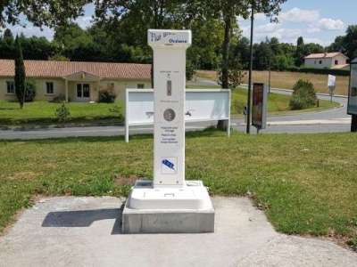 © Borne camping car Station service intermarché_Jonzac