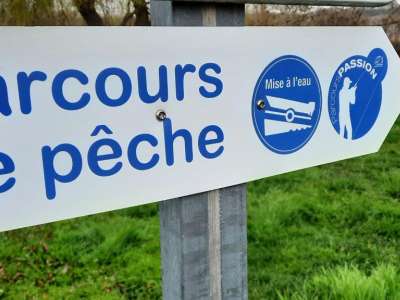 © Panneauxparcours de pêche Salignac