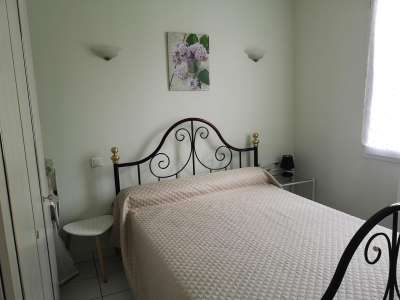 © Chambre 2 - Chambre 1 - Location Saint Exupéry - Lavande à Jonzac