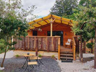 © cottage cottage by night chambresuite terrassesuite chambre jaccuzi statue cottage sauna vue extérieure coin repos night terrasse coin repas salle d'eau terrasse3 terrasse4 entrée parking