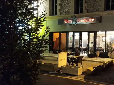 © Terrasse du restaurant Don Quichote à Pons en Haute-Saintonge