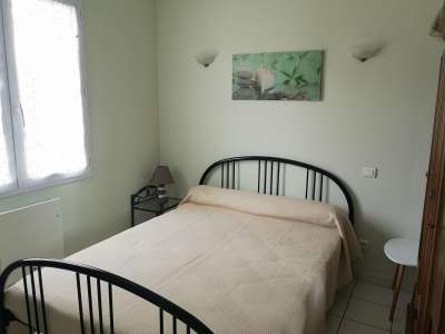 © Chambre 2 - Location Saint Exupéry - logement Iris à Jonzac