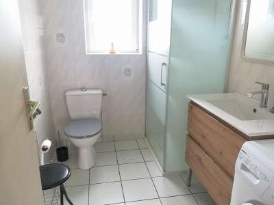 © Salle d'eau 2 - Location Saint Exupéry - logement Iris à Jonzac