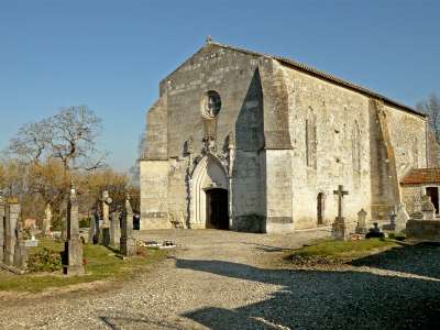 © Balade familiale sur la Voie Verte de Haute-Saintonge L'église Saint-Martin de Fontaines-d'Ozillac Le saut de La Pimparade aux abords du moulin de la Prée à Vibrac La Pimparade aux bords du moulin de la Prée à Vibrac L'église Saint-Étienne de Moulons Un puits couvert à la sortie de Moulons L'église Saint-Symphorien de Chatenet Cyclotouristes au lavoir de Gaboran à Chevanceaux au bord de la Voie Verte Balade familiale sur la Voie Verte de Haute-Saintonge Balade familiale sur la Voie Verte de Haute-Saintonge Balade sur la Voie Verte de Haute-Saintonge
