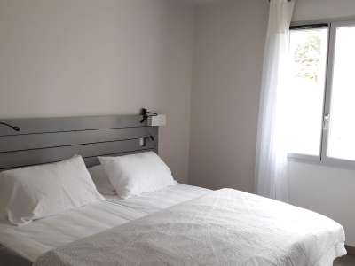 © Chambre avec lit double 180 séparable en lits jumeaux