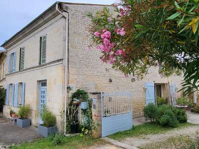 © Chambre-zen-dessus-blanc-au13orintérieur-Champagnolles Maison-Charentaise-Chambres-d'hôtes-Champagnolles piscine-au13orinterieur-Champagnolle-Charente maritime.jpg boudha--champagnolles Salle de bain-chambre-moderne-Charente-Maritime Coin-cuisine-frigo-champagnolles(1) Salon-chambre-d'hôtes-zen-Charente-Maritime maison -hôtes-terrasse-charete-maritime-au 13or intérieur Douche -exterieur-piscine- 13or intérieur Extérieur avec votre coin terrasse