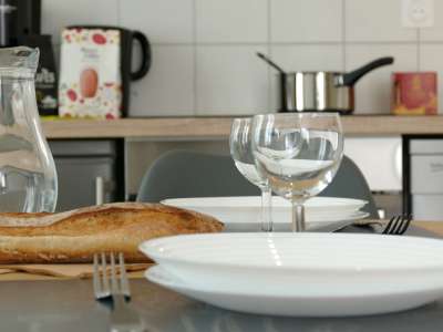 © Table pour un repas - Bon appétit