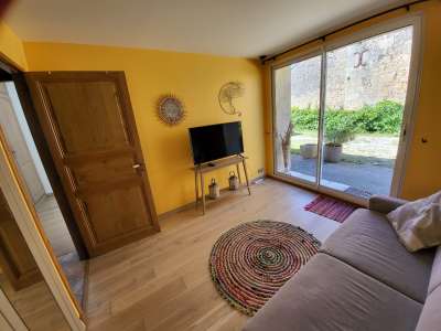 © Chambre-zen-dessus-blanc-au13orintérieur-Champagnolles Maison-Charentaise-Chambres-d'hôtes-Champagnolles piscine-au13orinterieur-Champagnolle-Charente maritime.jpg boudha--champagnolles Salle de bain-chambre-moderne-Charente-Maritime Coin-cuisine-frigo-champagnolles(1) Salon-chambre-d'hôtes-zen-Charente-Maritime maison -hôtes-terrasse-charete-maritime-au 13or intérieur Douche -exterieur-piscine- 13or intérieur Extérieur avec votre coin terrasse