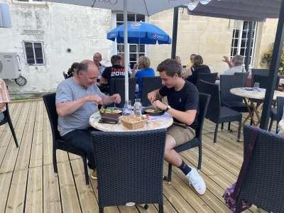 © Terrasse coude à coude
