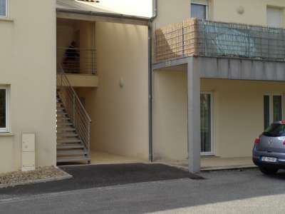© Entrée appartement étage