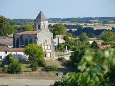© L'église Saint-Pierre-es-Liens de Champagnac