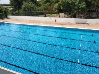 © Grand bassin de la piscine communale de Chevanceaux 2024