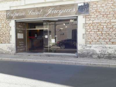 © Devanture de la crêperie Saint-Jacques de Pons en Haute-Saintonge