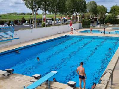 © Piscine découverte de Mirambeau