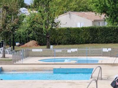© Piscine découverte de Mirambeau
