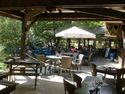 © Terrasse du Snack de Beauvallon à Montguyon en Haute-Saintonge