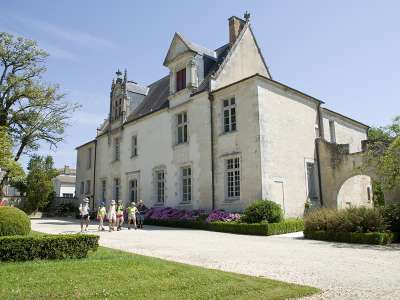 © Le château de Beaulon à St-Dizant-du-Gua