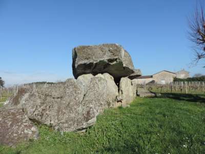 © Vue d'ensemble du Dolmen