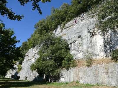 © Le rocher de Cordis à Marignac sur les bords du Trèfle