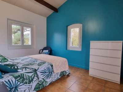© Cuisine Chambre 1 Salle d'eau Entrée Jardin Maisonnette + terrasse Salon-Chambre 2 Salon télé -Chambre 2 Cuisine + accès étage Parc suite 1 Parc suite 2