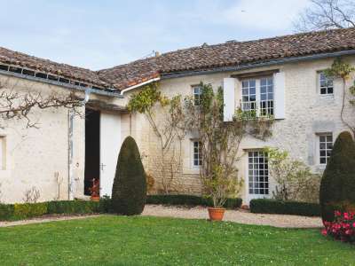 © façade RDC