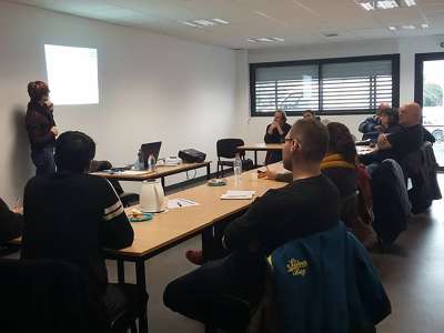 © La pépinière d'entreprise de Montendre Vue aérienne de la pépinière d'entreprise de Montendre Un bureau Un atelier La salle de réunion et de conférence à la location La salle de réunion et de conférence à la location La salle de réunion et de conférence à la location La pépinière d'entreprise de Montendre La pépinière d'entreprise de Montendre La salle de réunion et de conférence à la location La salle de réunion et de conférence à la location La salle de réunion et de conférence à la location