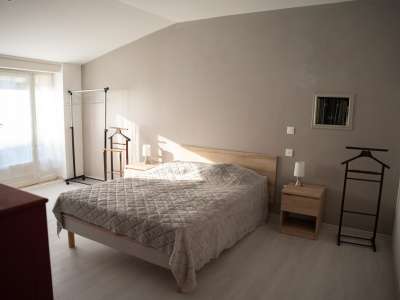 © Chambre 2 Location villexavier Guiet Francis