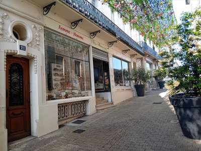 © Photo façade boutique chic chaussures à Jonzac