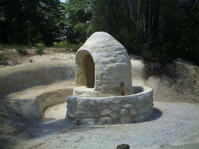 © Le point d'eau restauré par un chantier du patrimoine de Haute-Saintonge