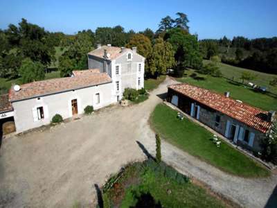 © aerienne Domaine Les Galards Domaine Les Galards Domaine Les Galards Domaine Les Galards Domaine Les Galards Domaine Les Galards Domaine Les Galards piscine Domaine Les Galards petit déjeuner