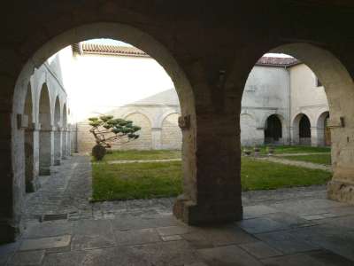 © Cour intérieure