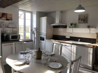© Extérieur privé clos Cuisine ouverte Séjour La cheminée en pierre Chambre 1 Chambre 2 Salle d'eau Douche à l'italienne Longère charentaise