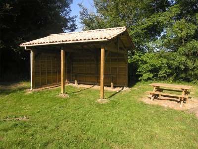 © La halte équestre de St-Simon-de-Bordes au plan d'eau communal
