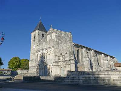 © L'église Saint-Martin de Fontaines-d'Ozillac