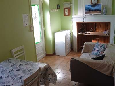 © Christian Mauroy cuisine équipée chambre n°1 (2 lits de 90 cm) chambre n°2 (1 lit de 140 cm) jardin privatif le figuier rez de chaussée.png le figuier 1er étage piscine 9m x 4m à 120m du gîte espace wifi gratuit à 50 m du gîte