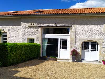 © Façade Façade arrière, terrace et parking privé pour 2 voitures Façade arrière, terrace et parking privé pour 2 voitures Cuisine Table à manger pour 8 peronnes Salon Rez-de-chaussée Chambre principale, lit de 160cm Chambre principalle Salle de douche attenante à la chambre principale Chambre 2, 4 lits simples ou 1 lit de 160cm et 2 lits simples Chambre 2, 4 lits simples ou 1 lit de 160cm et 2 lits simples Sale de douche familiale Salle de douche familiale Chambre 3, au rez de chausée Piscine Abri à la piscine Jardin Jardin