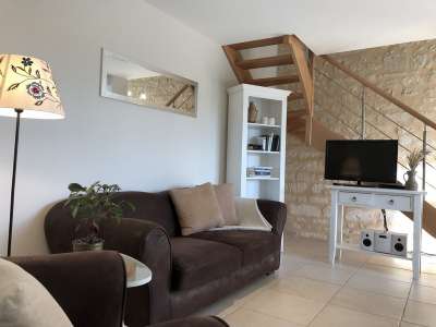 © Jardin privé et pergola Cuisine ouverte Espace repas Salon RDC Salon mezzanine Chambre 1 - RDC Chambre 2 - Etage Salle d'eau 1 - RDC Salle d'eau 2 - Etage Longère charentaise