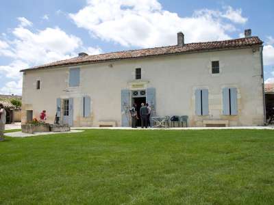 © Salle artisanat Salle agriculture 2 Salle de Classe Salle agriculture 3 Salle agriculture 4 Façade et parc Salle de Vie Commune Extérieur - vieilles charrues Extérieur - Maréchal ferrant Viticulteur Moissonneur Salle Artisanat - vue Chai Outils Arisanat Salle de vie Commune 2 Salle de vie Commune 3 Outils Artisanat 2 Musée Artisanal et Rural de Clion_Clion