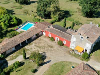 © aerienne Domaine Les Galards Domaine Les Galards Domaine Les Galards Domaine Les Galards Domaine Les Galards Domaine Les Galards Domaine Les Galards piscine Domaine Les Galards petit déjeuner