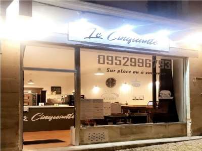 © Devanture du restaurant Le Cinquante à Pons en Haute-Saintonge
