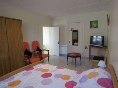 © Chambre et coin salon