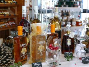 vins, pineau, cognac, bonbons, sel de l'île de ré, safran, produits du terroir du cognac