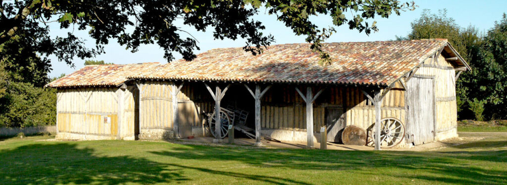 photo architecture des fermes et maisons de la forêt de la double saintongeaise à Montlieu La Garde